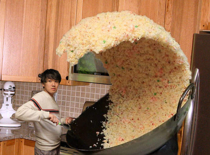 推上流行的小哥炒饭照片被PS恶搞，连炒饭都要掐佐助是怎样？