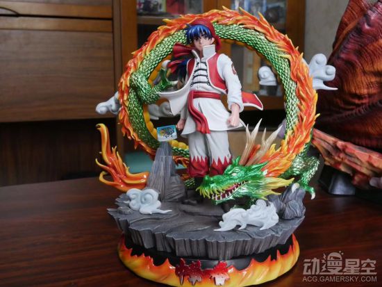 《中华一番》刘昴星雕像 手持永灵刀神龙环绕