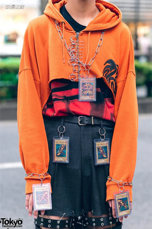 《游戏王》的卡牌成时尚？东京时尚推特推15岁少年的打扮