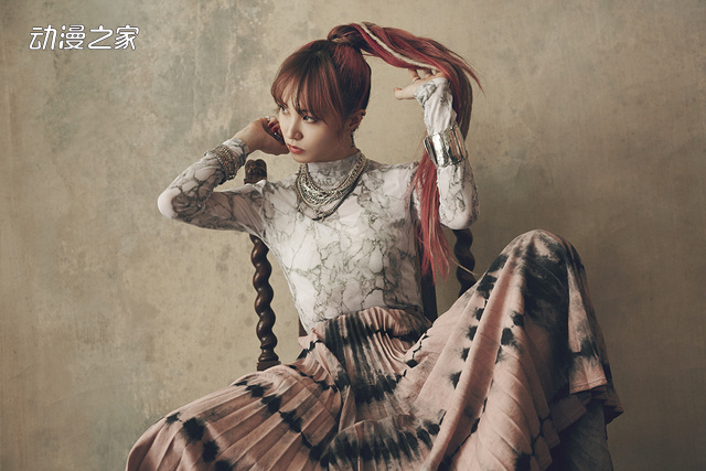 LiSA收录《红莲华》的专辑和鬼灭剧场版主题曲单曲同时发售