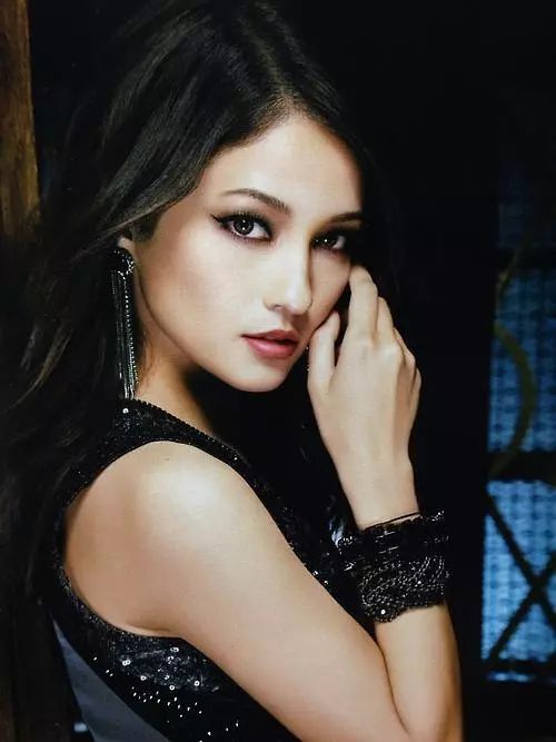 她们的美貌让人感觉高攀不起