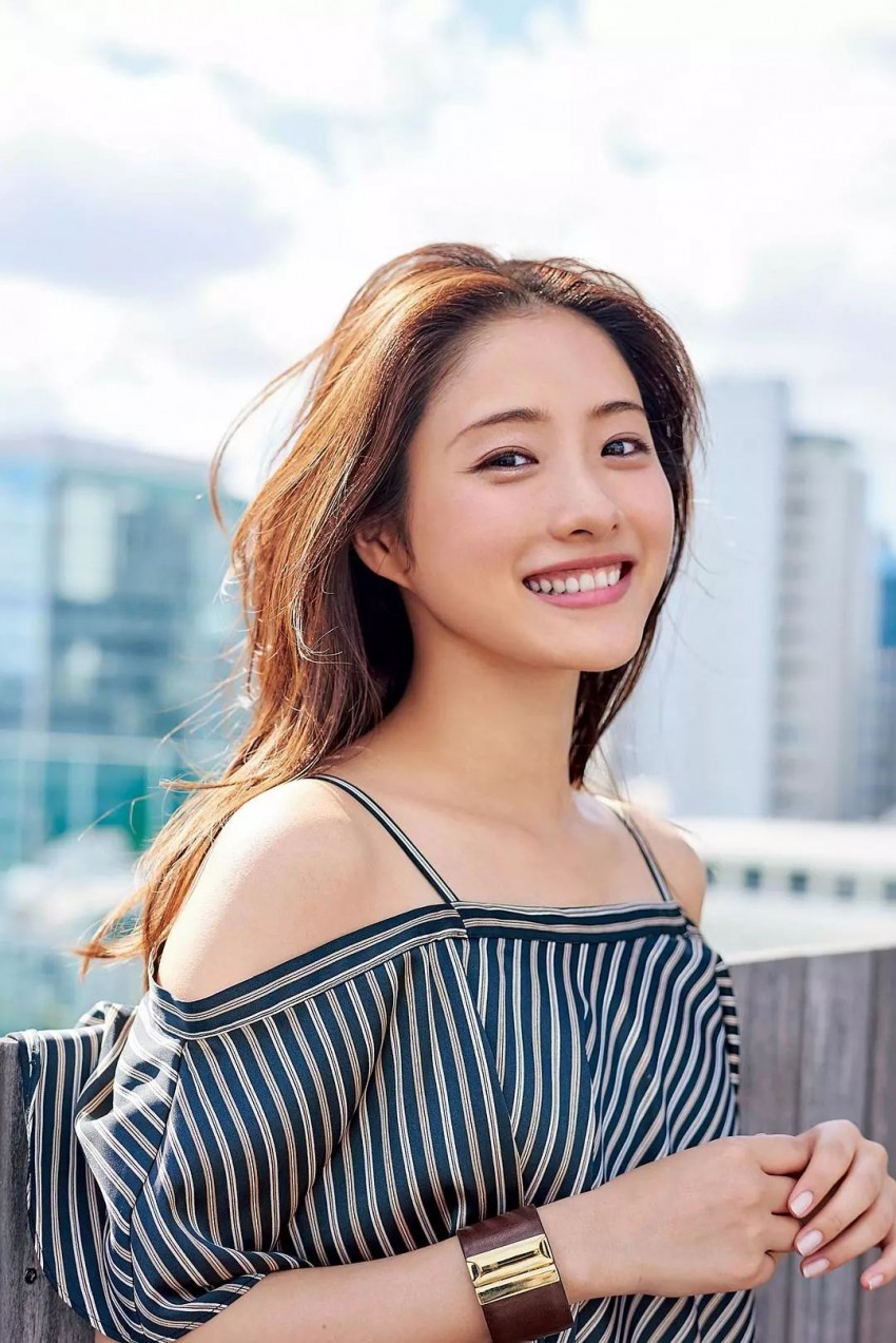 她们的美貌让人感觉高攀不起
