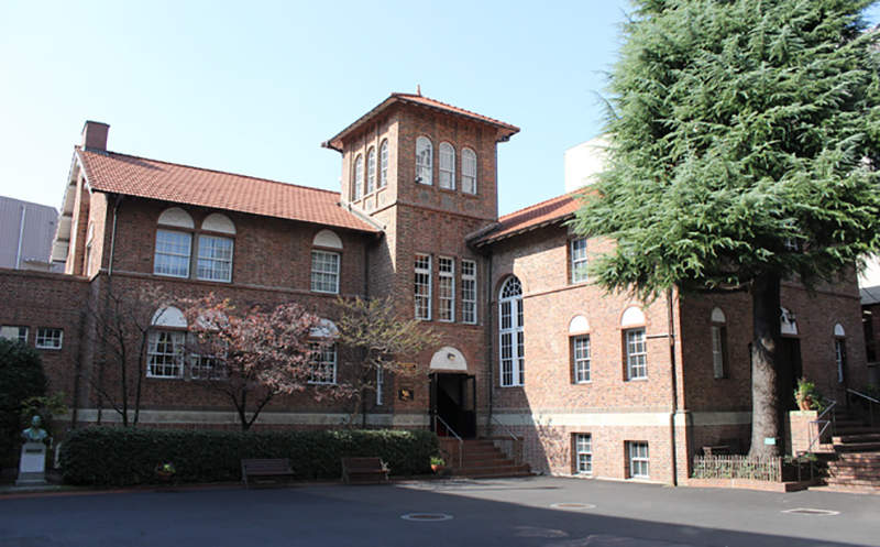 《片雾烈火演唱会》唱过18禁游戏主题曲被骂不神圣 急改礼拜堂场地不后悔……